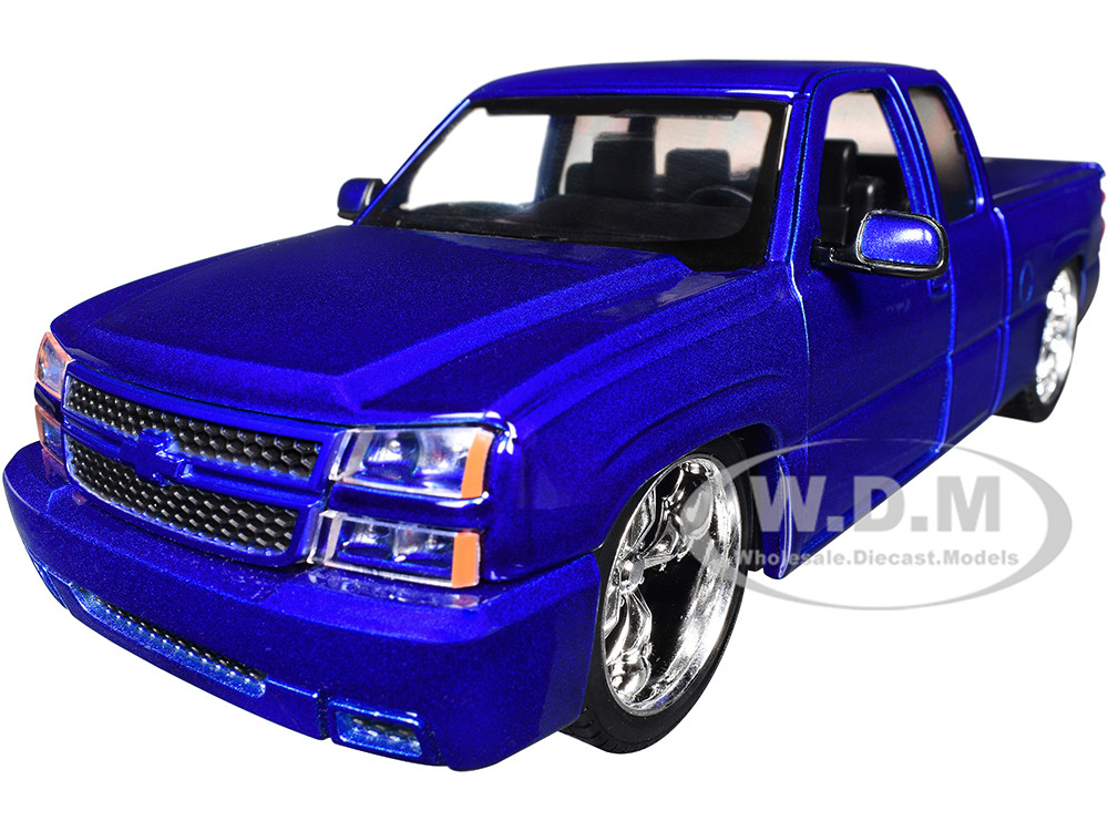 2006 Chevrolet Silverado Custom Pickup Truck Blue Metallic "Die-Cast Collection" Series 1/25 Diecast Model Car by Motormax diecast model