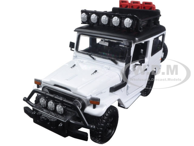 Toyota FJ40 Land Cruiser White "4x4 Overlanders" Series 1/24 Diecast Model Car by Motormax diecast model