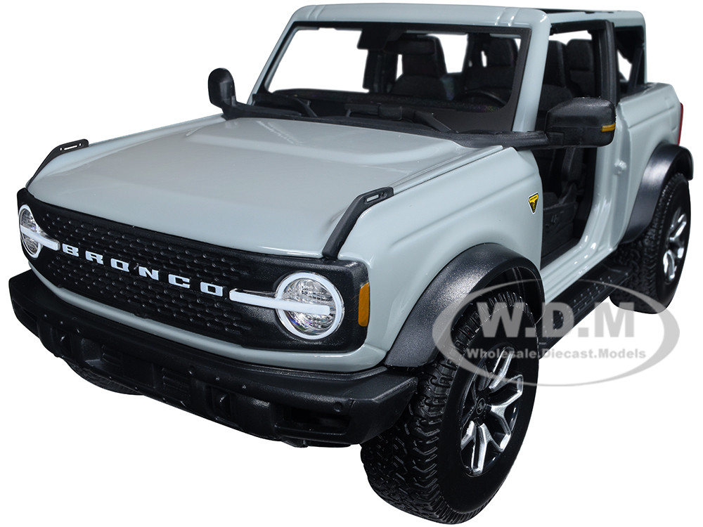 2021 Ford Bronco Badlands Light Gray "Special Edition" 1/18 Diecast Model Car by Maisto diecast model