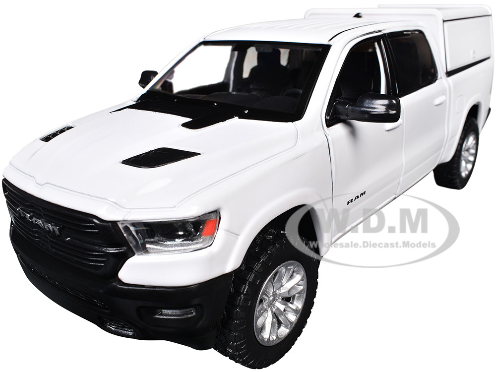 2019 RAM 1500 Laramie Crew Cab Pickup Truck with Truck Bed Camper White "Custom Builder's Kit" Series 1/27 Diecast Model Car by Motormax diecast model