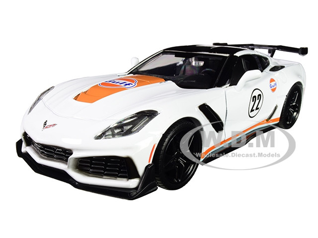 2019 Chevrolet Corvette ZR1 #22 "Gulf Oil" White with Orange Stripes and Black Top 1/24 Diecast Model Car by Motormax diecast model