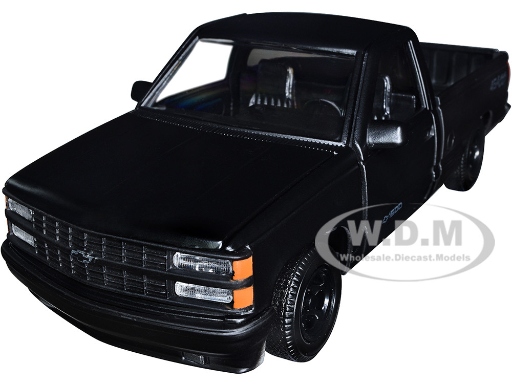 1992 Chevrolet 454 SS Pickup Truck Matt Black 1/24 Diecast Model Car by Motormax diecast model