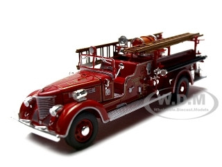 1939 Packard Fire Engine Truck Red 1/32 Diecast Model by Signature Models diecast model