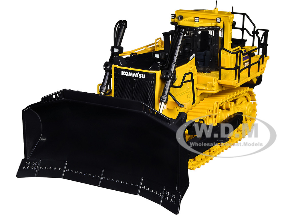 Komatsu D375A-8 Crawler Dozer with Ripper 1/50 Diecast Model by First Gear diecast model