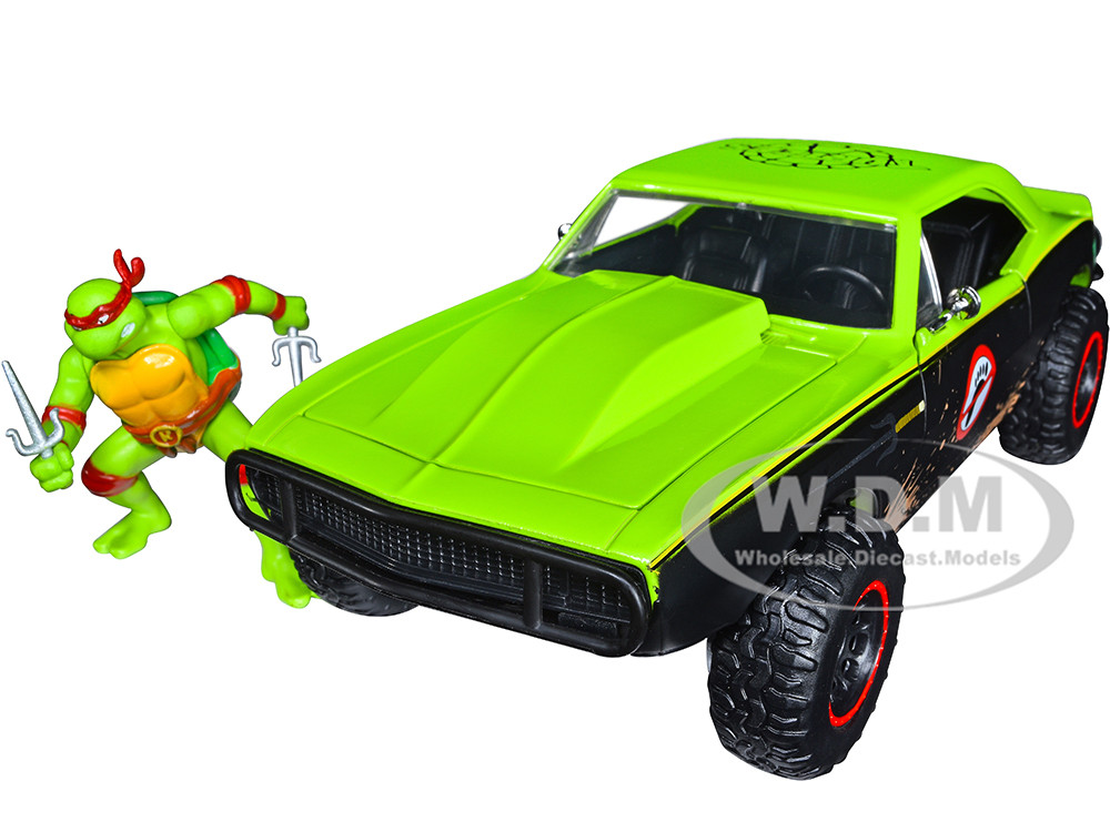 1967 Chevrolet Camaro Offroad Bright Green and Matt Black (Dirty Version) and Raphael Diecast Figure "Teenage Mutant Ninja Turtles" "Hollywood Rides" Series 1/24 Diecast Model Car by Jada diecast model