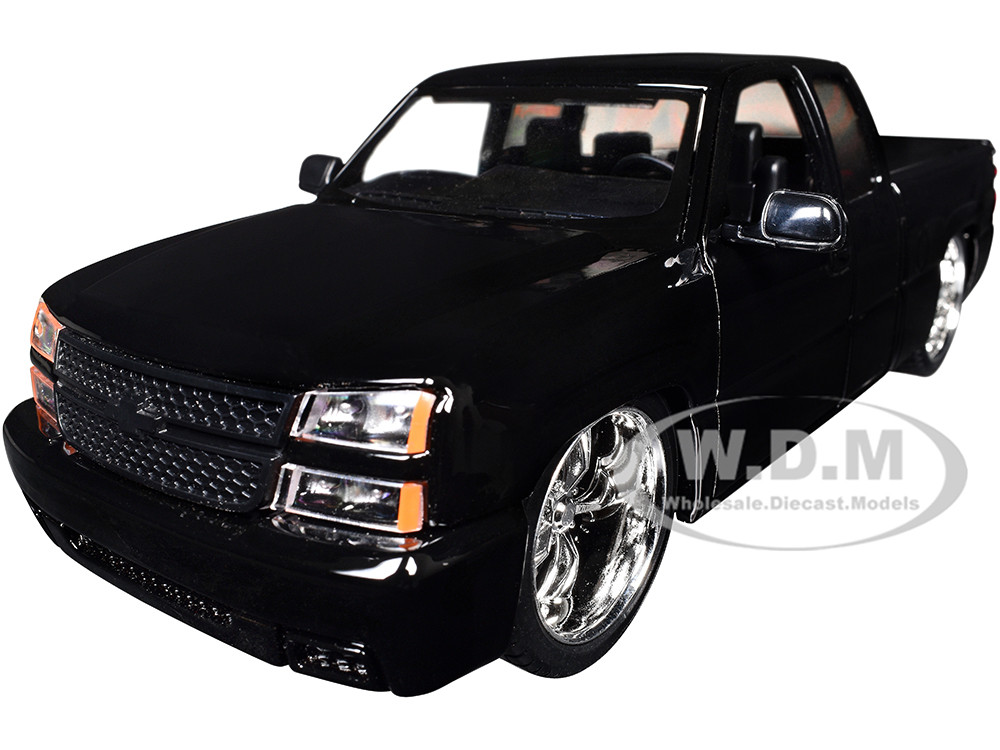 2006 Chevrolet Silverado Custom Pickup Truck Black "Die-Cast Collection" Series 1/25 Diecast Model Car by Motormax diecast model