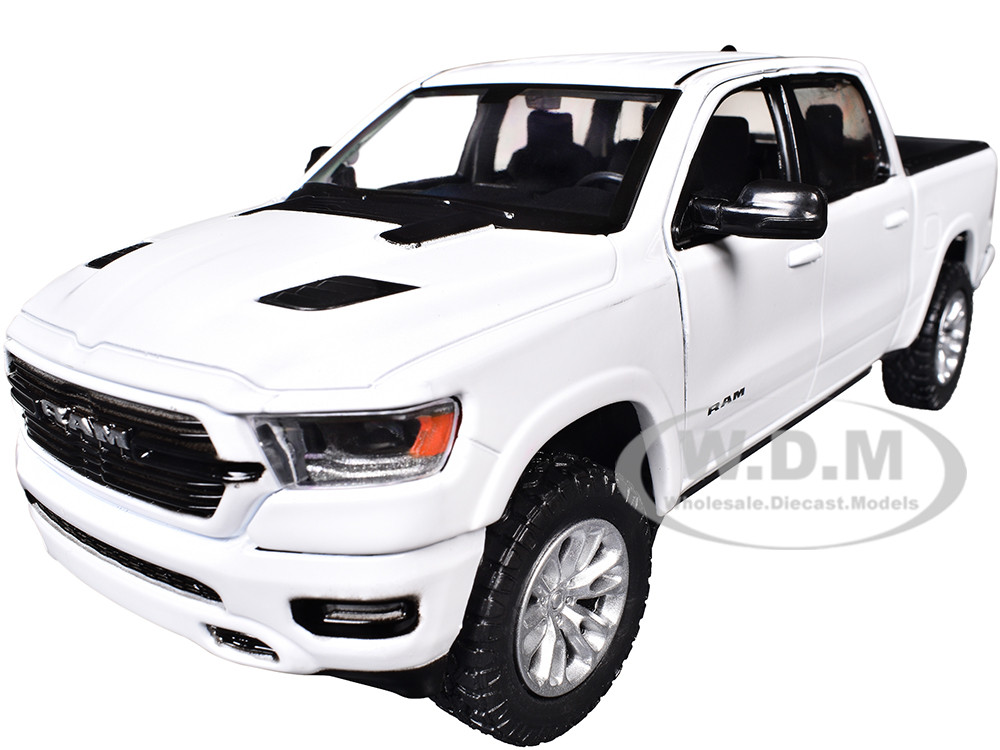 2019 RAM 1500 Laramie Crew Cab Pickup Truck White "Timeless Legends" Series 1/24 Diecast Model Car by Motormax diecast model