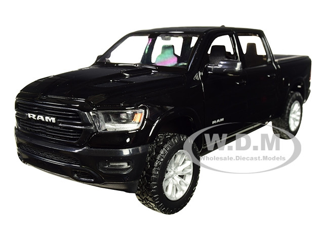 2019 RAM 1500 Laramie Crew Cab Pickup Truck Black 1/24 Diecast Model Car by Motormax diecast model