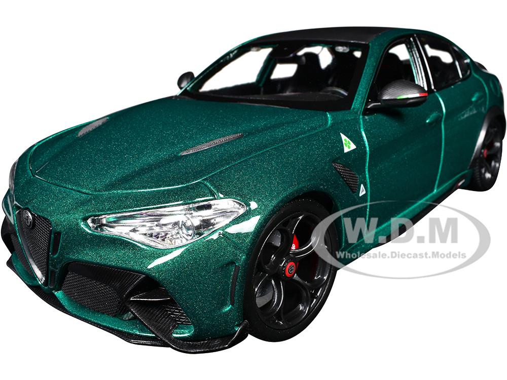 Alfa Romeo Giulia GTA Green Metallic with Carbon Top 1/18 Diecast Model Car by Bburago diecast model
