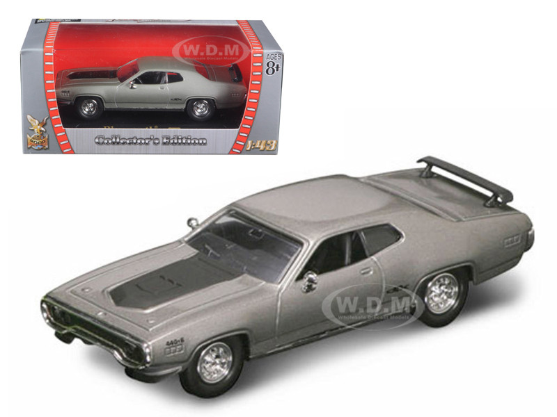 1971 Plymouth GTX 440 6 Pack Silver 1/43 Diecast Model Car by Road Signature diecast model