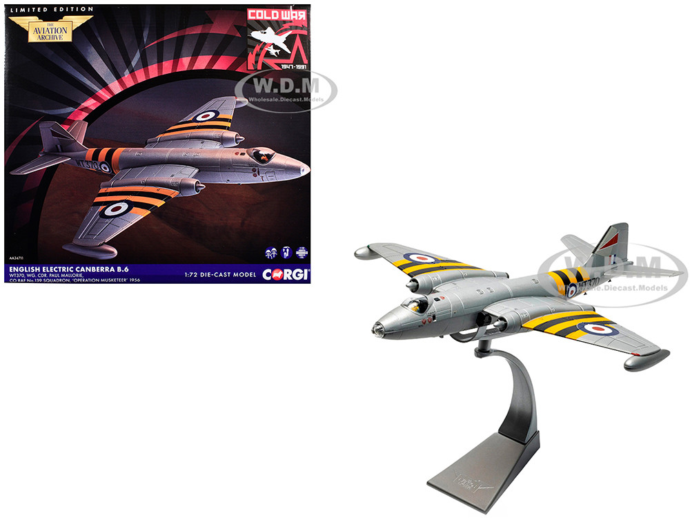 English Electric Canberra B.6 Aircraft "WT370, Wg. Cdr. Paul Mallorie, No.139 Squadron, Operation Musketeer" (1956) Royal Air Force "The Aviation Archive" Series 1/72 Diecast Model by Corgi diecast model
