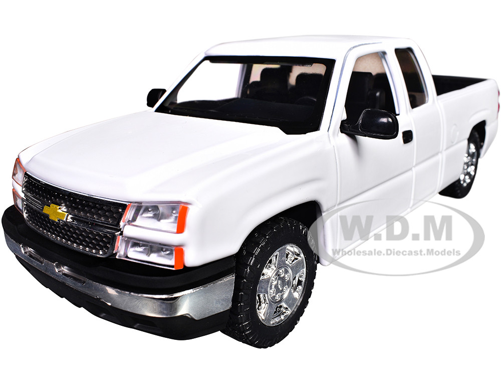 2006 Chevrolet Silverado 1500 Pickup Truck White "Timeless Legends" Series 1/25 Diecast Model Car by Motormax diecast model