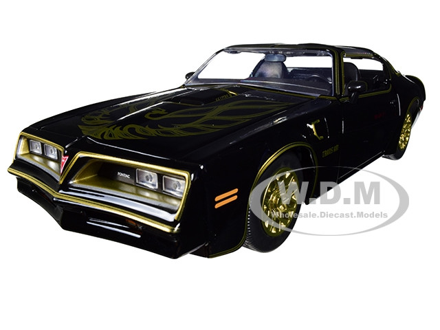 1977 Pontiac Firebird Trans Am Black with Replica Buckle "Smokey and the Bandit" (1977) Movie "Hollywood Rides" Series 1/24 Diecast Model Car by Jada diecast model