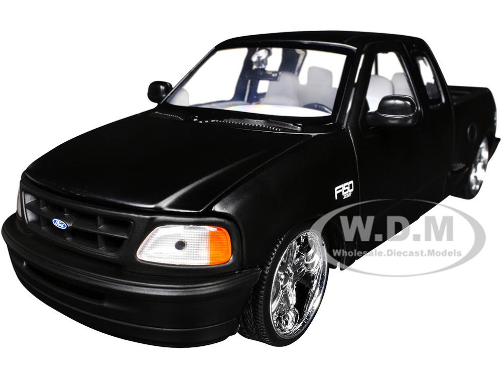 2001 Ford F-150 XLT Flareside Supercab Pickup Truck Matt Black with White Interior "Maxx Design" "American Classics" Series 1/24 Diecast Model Car by Motormax diecast model