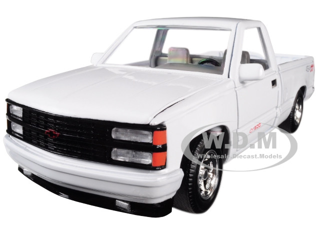 1992 Chevrolet 454 SS Pickup Truck White 1/24 Diecast Model Car by Motormax diecast model