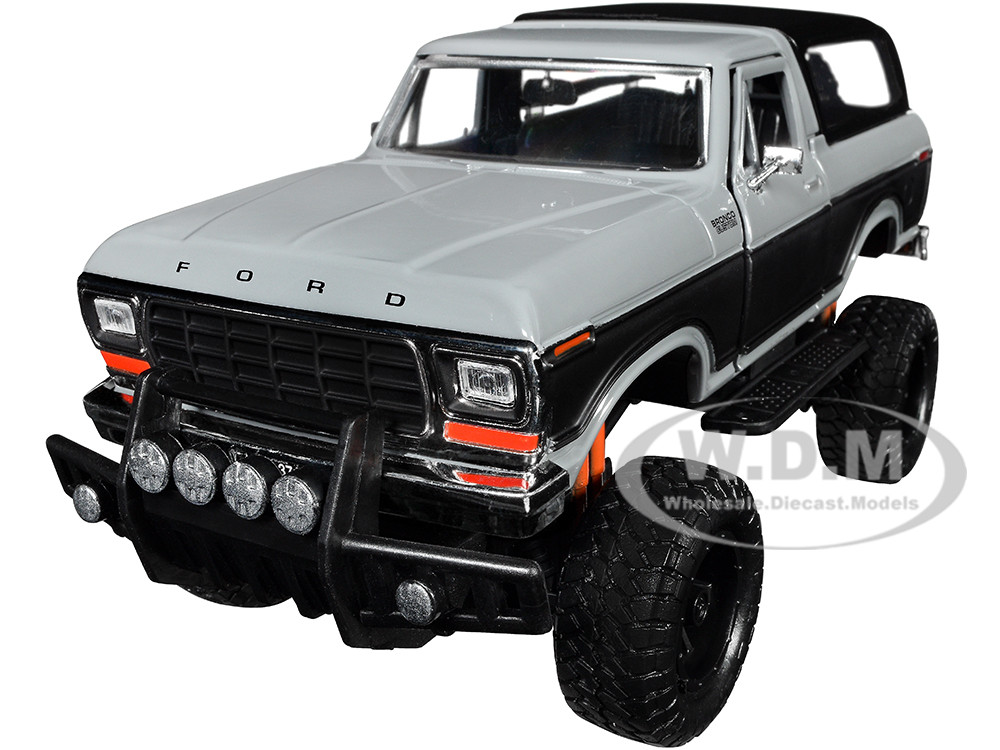 1978 Ford Bronco Custom Gray and Black "Off Road" Series 1/24 Diecast Model Car by Motormax diecast model