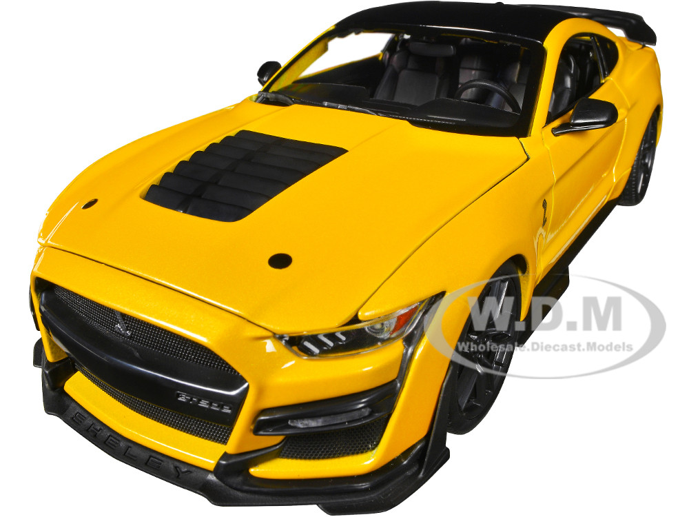2020 Ford Mustang Shelby GT500 Yellow with Black Top "Special Edition" 1/18 Diecast Model Car by Maisto diecast model