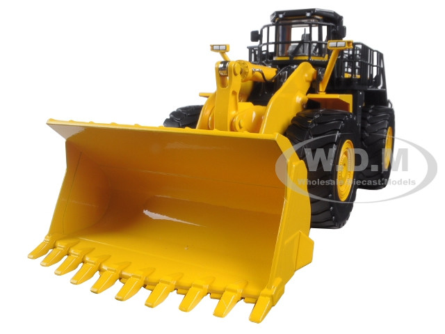 Komatsu WA900-3 Wheel Loader 1/50 Diecast Model by First Gear diecast model