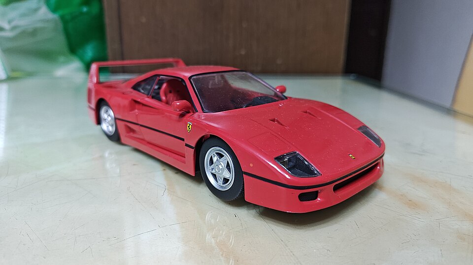 Ferrari F40 Bburago 1-24 front, a model car by Bburago