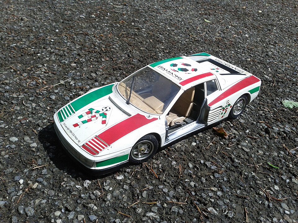 Ferrari testarossa by bburago, a model car by Bburago