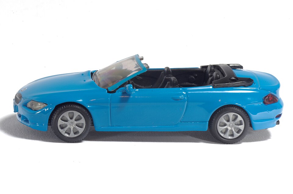 Siku-Modell BMW 645i Seitenansicht links ohne Verdeck 2022, a model car by Siku