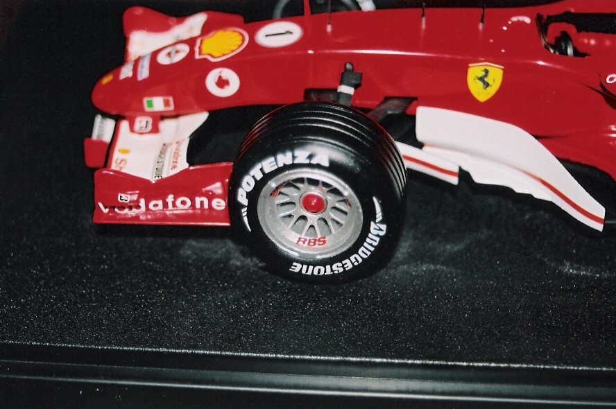 F2005 F1059, a model car by Hot Wheels