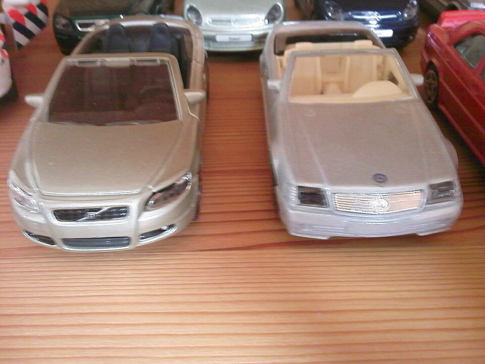 Cabriolet Volvo Mercedes, a model car by Bburago
