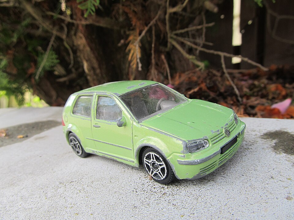 Bburago Volkswagen Golf (11399208975), a model car by Bburago