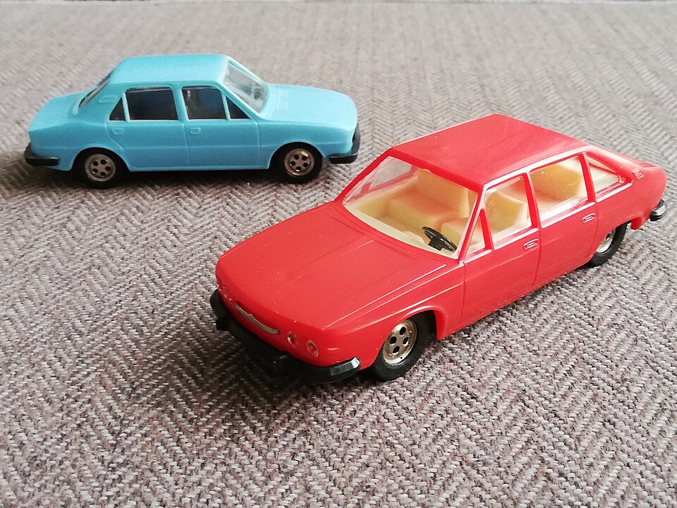 Kaden Miniauto Škoda 120 LS en Tatra 613, a model car by KDN