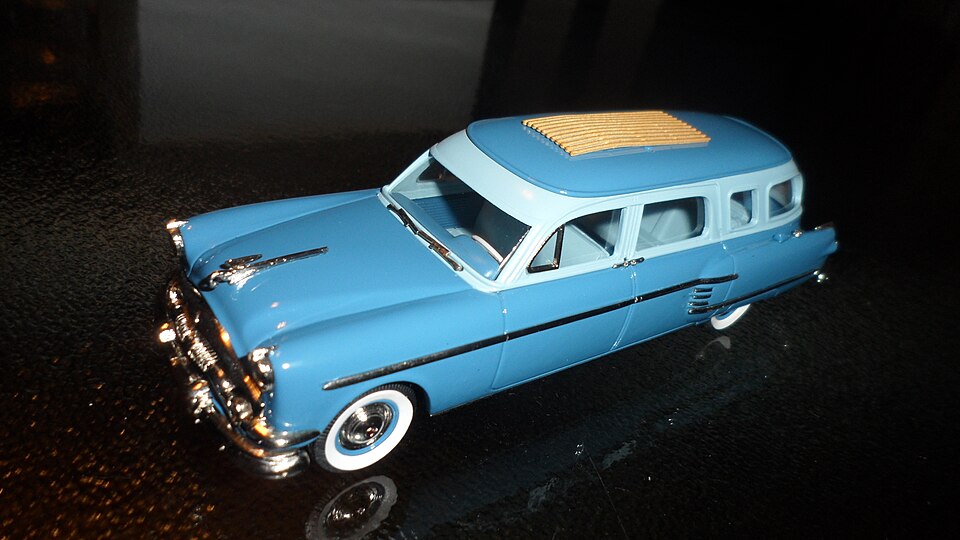Brooklin brk-190 1954 Henney Packard Super Station Wagon SAM 2377, a model car by Brooklin