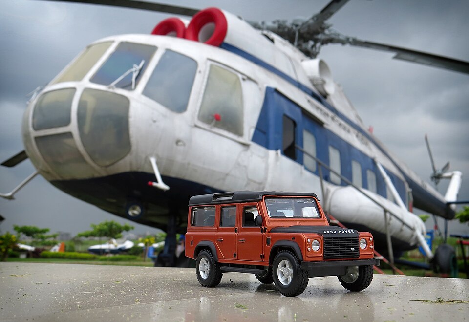 Bburago 1 32 Land Rover Defender 110. (36435462596), a model car by Bburago