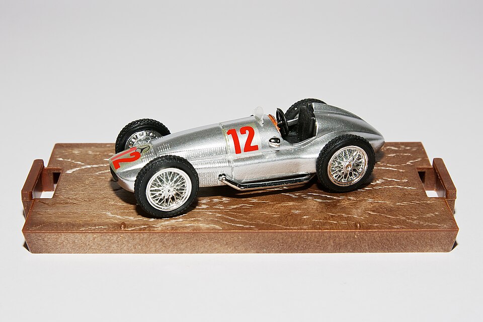 Mercedes Benz Grand Prix 1939 Brumm ORO R37 (6890765127), a model car by Brumm