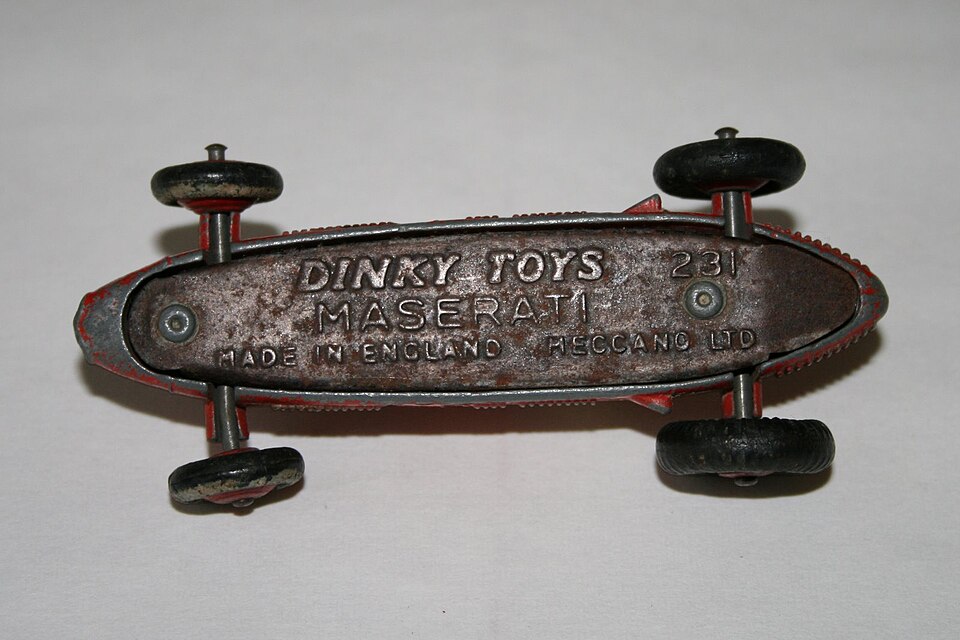 Dinky Toys 231 - Maserati Racing Car (3), a model car by Dinky Toy