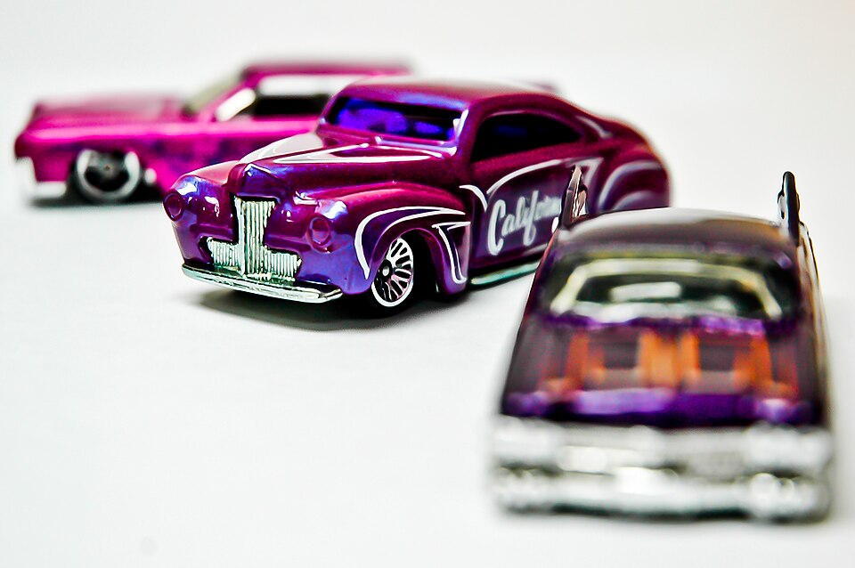 Jugando laborando, a model car by Hot Wheels