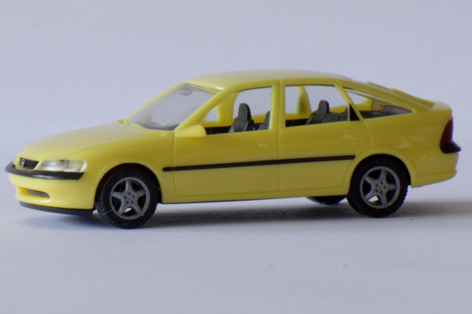 Opel Vectra B (4353846154), a model car by Herpa