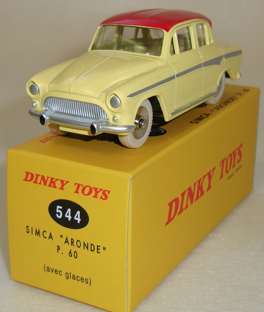 SIMCA Aronde référence 544, a model car by Dinky Toy cars