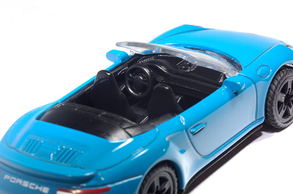 Porsche 911 Turbo S Cabrio Fahrerraum 2022, a model car by Siku
