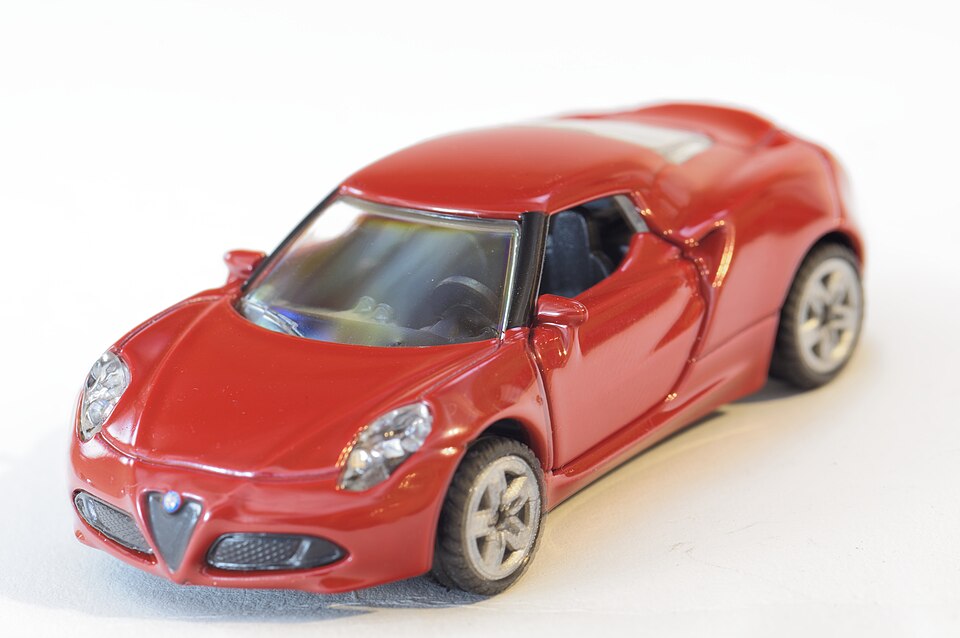 Siku-Modell Alfa-Romeo-4c schraege Frontalansicht 2019, a model car by Siku
