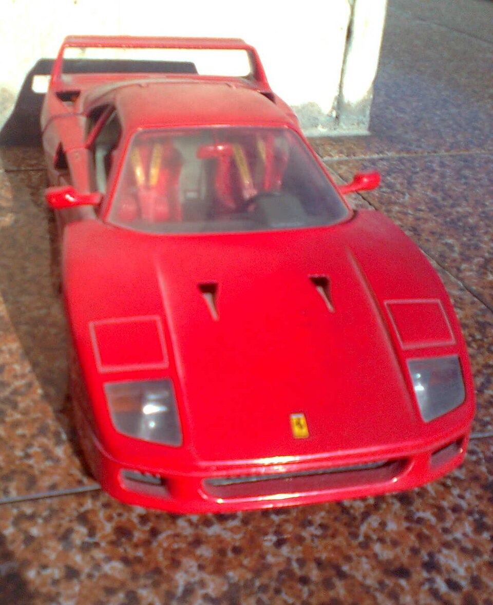 Ferrari f-40 (eskalan), a model car by Bburago