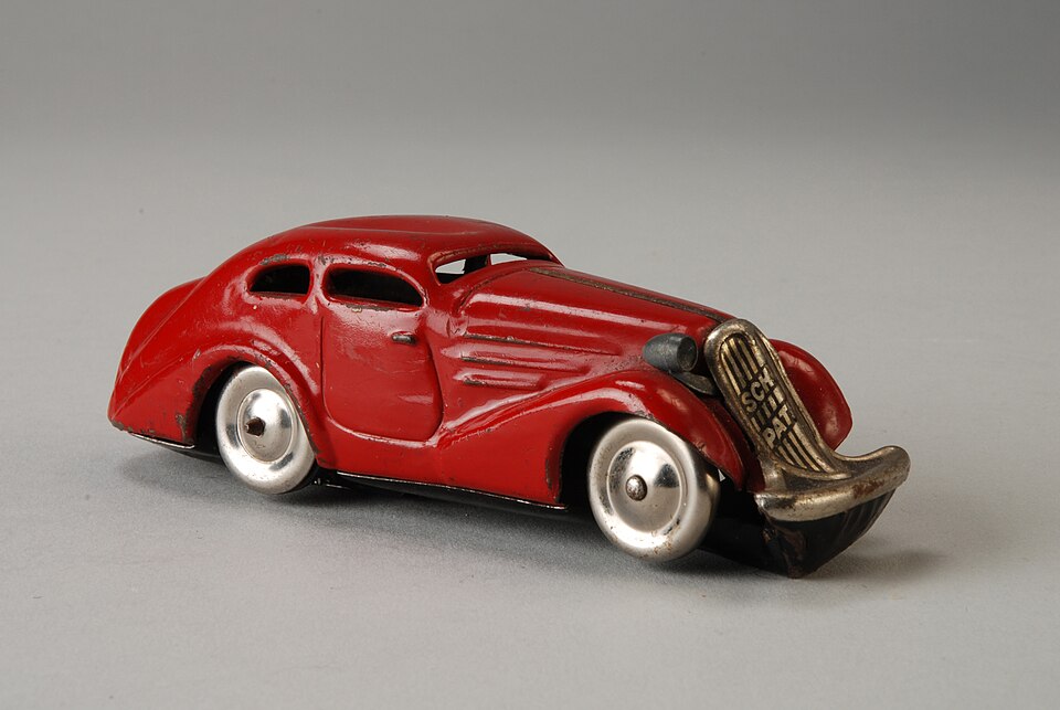 Rode “Schuco” opwindauto, model Patent-Auto of ‘Wendeauto’, ook omkeerauto genoemd, objectnr 66023, a model car by Schuco