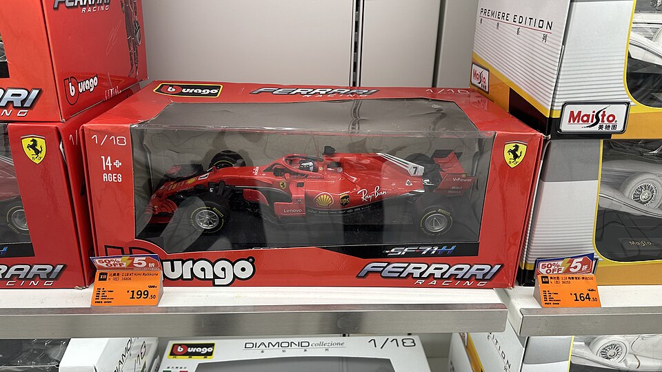 Bburago 1 18 Ferrari SF71H Kimi Räikkönen, a model car by Bburago