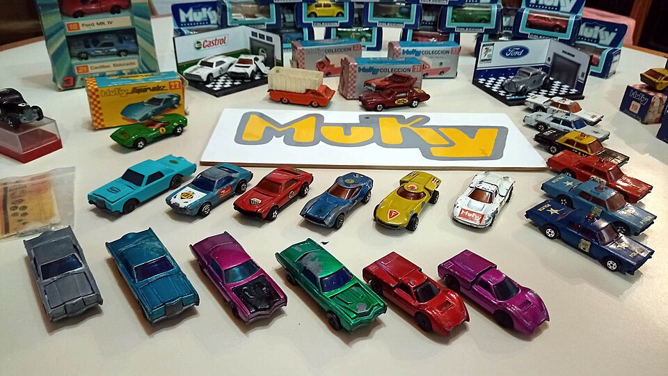 Muky varios autitos coleccion, a model car by Muky
