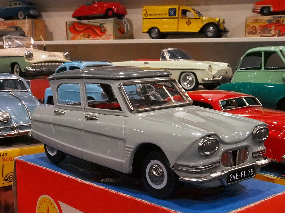 Litho tin toy Citroën Ami 6, Joustra pic2, a model car by Joustra