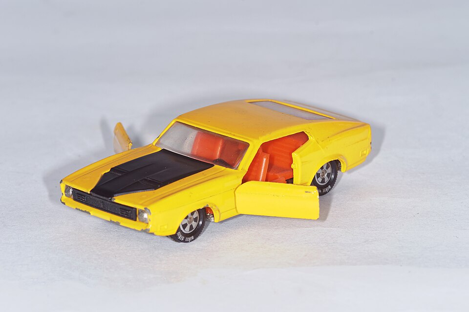Siku-Modell Ford-T5 Mustang Mach offene Türen, a model car by Siku