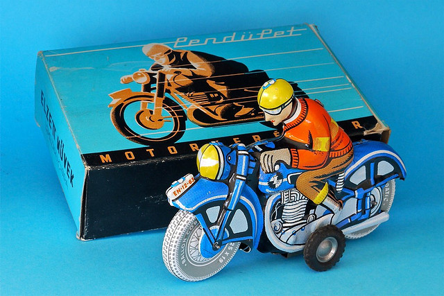 Motorkerekpar, Hungarian Tippco with box, a model car by Tippco
