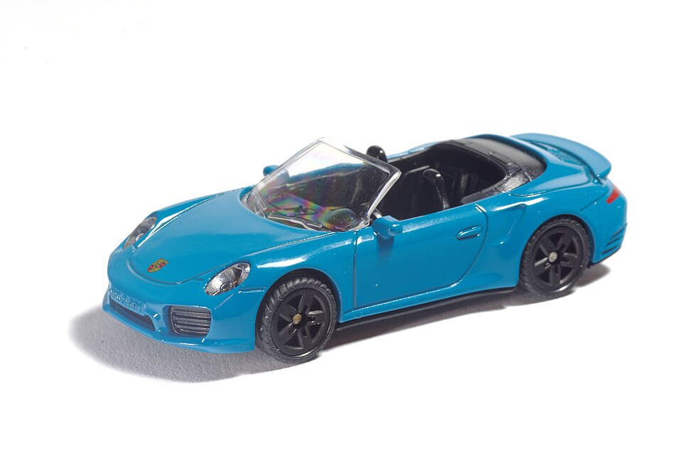 Porsche 911 Turbo S Cabrio schraegfrontal links 2022, a model car by Siku
