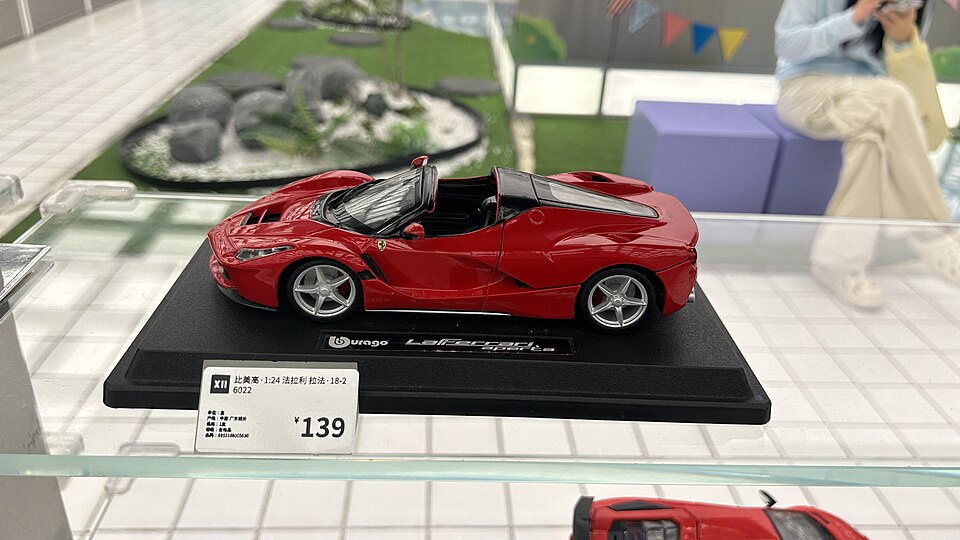 Bburago 1 24 Ferrari LaFerrari Aperta, a model car by Bburago