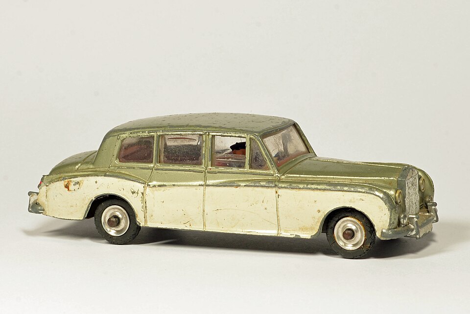 Dinky toys Rolls royce phantom V no 198, a model car by Dinky Toy cars
