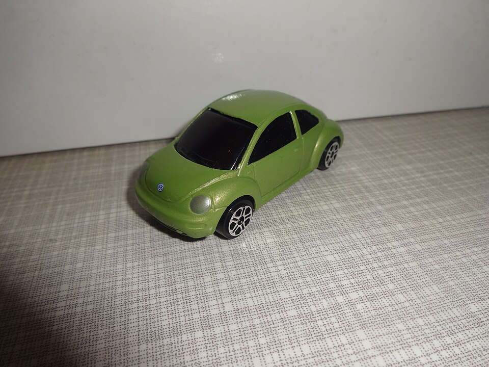 Maisto - Volkswagen New Beetle, a model car by Maisto