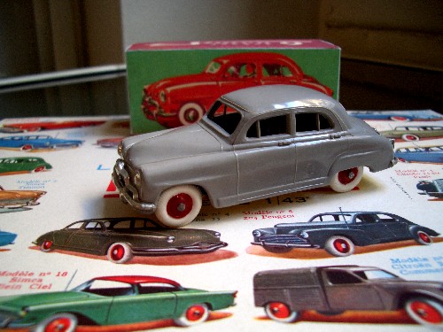 Norev 1B-GRIS2, a model car by Norev